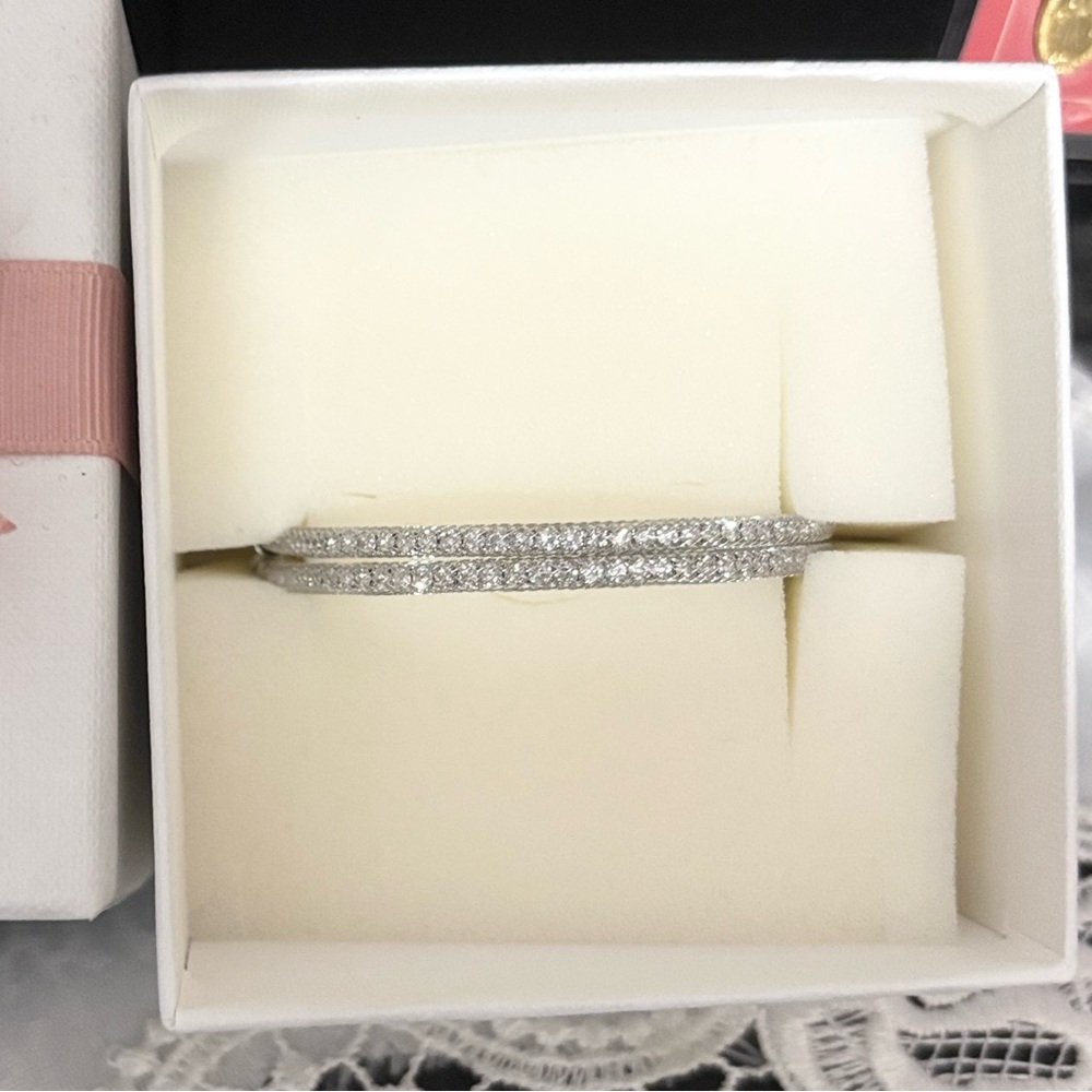 NIB Gorgeous Stroili silver tone crystal cuff bracelet